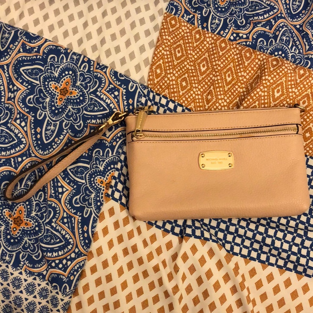 Millennial pink Michael Kors wristlet